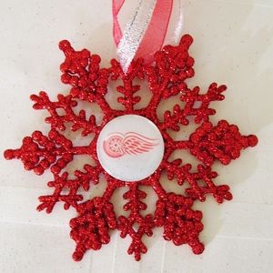 Detroit RED WINGS Handmade Hockey Snowflake *NEW*